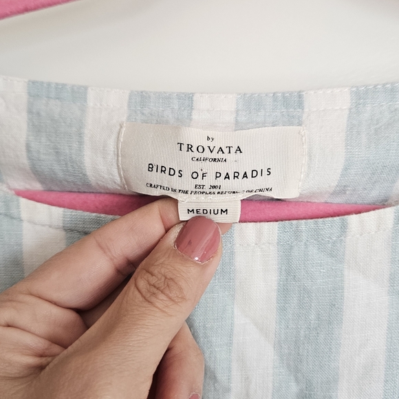 Trovata Birds Of Paradise Blue White Stiped Linen Pop Over Blouse Size Medium - Picture 8 of 9